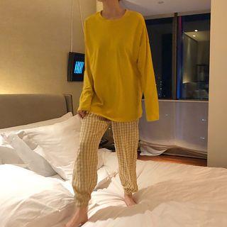 Long-sleeve Oversize Plain T-shirt / Wide-leg Plaid Pants