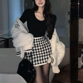 Fleece Zip-up Jacket / Plain T-shirt / Houndstooth Mini Pencil Skirt