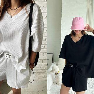 Set: Waffle T-shirt + Tag-patched Shorts