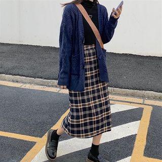 Plain Single-breasted Long-sleeve Cardigan / Color-block Plaid High-waist Skirt