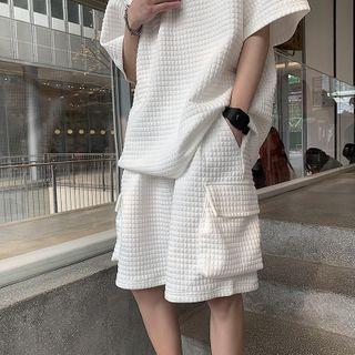 Elbow-sleeve Textured T-shirt / Wide Leg Cargo Shorts / Set