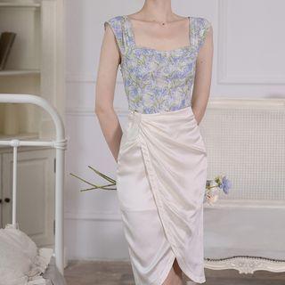 Sleeveless Floral Top / Shirred Slit Pencil Skirt