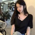 Short-sleeve V-neck Chain T-shirt