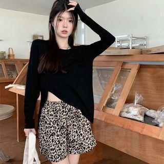 Long-sleeve T-shirt / Leopard Print Shorts