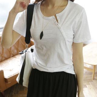 Diagonal Buttoned-neck Dip-back T-shirt