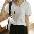 Diagonal Buttoned-neck Dip-back T-shirt