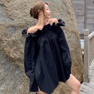 Off-shoulder Ruffled Trim Side-slit Blouse