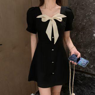 Contrast Color Bow Short-sleeve A-line Dress