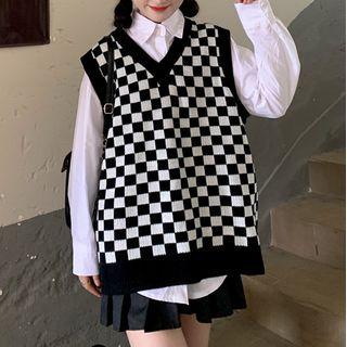 Long-sleeve T-shirt / Checkered Sweater Vest