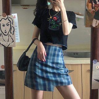 Short-sleeve Graphic Print T-shirt / Fitted Plaid Mini Skirt