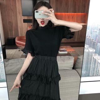 Frill Trim Short-sleeve Top / Crinkle Midi Skirt