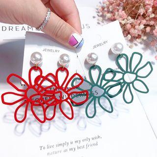 Faux Pearl Cutout Flower Statement Earring