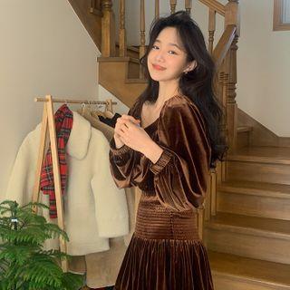 Velvet Square-neck Crop Blouse