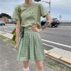 Plaid Pleated Skirt / Short-sleeve T-shirt