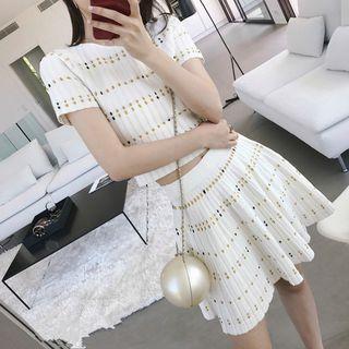 Set: Patterned Short Sleeve Knit T-shirt + Flared Skirt