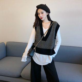 Plain V-neck Long-sleeve Loose-fit T-shirt / Pattern Knit Vest