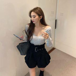V-neck Long-sleeve Knit Top / Wide-leg Shorts