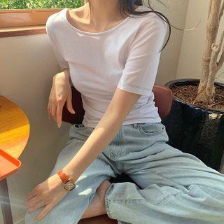 Low-back Fitted T-shirt