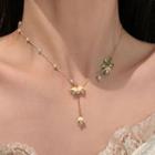 Flower Faux Pearl Pendant Alloy Necklace