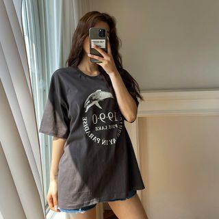 Letter Dolphin-printed Boxy T-shirt