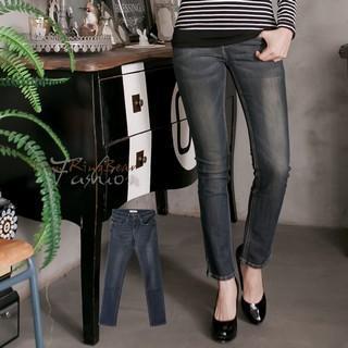 Buckle-accent Washed Jeans