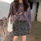 Lettering Sweatshirt / Paisley Print A-line Skirt