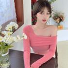 One-shoulder Long-sleeve Slim-fit Top - 2 Colors