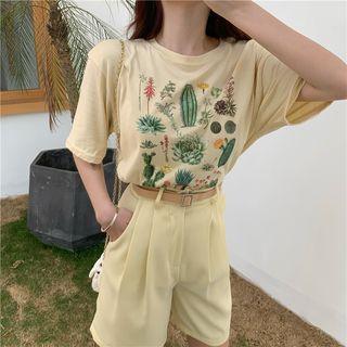 Print Short-sleeve T-shirt / Plain High-waist Shorts