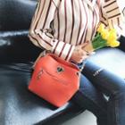 Chain Strap Crossbody Bucket Bag