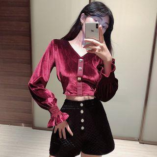 V-neck Velvet Cropped Long-sleeve T-shirt / High Waist Wide-leg Shorts