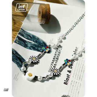 Flower Beaded Necklace Black & White - One Size