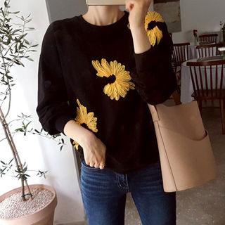 Round-neck Rosette Pullover