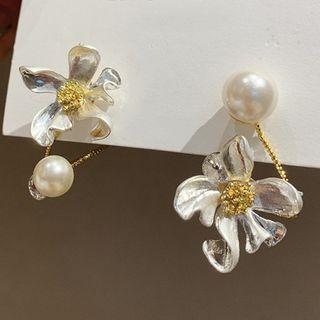 Faux Pearl Flower Earring 1 Pair - Asymmetric - Gold & White - One Size