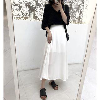 V-neck Elbow-sleeve T-shirt / A-line Midi Skirt