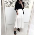 V-neck Elbow-sleeve T-shirt / A-line Midi Skirt