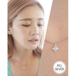 Flower-pendant Silver Necklace