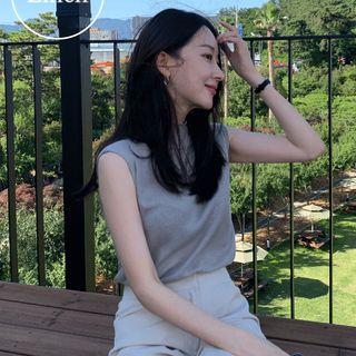 Set: Mock-neck Sleeveless Top + Scarf