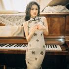 Sleeveless Plaid Embroidered Midi Qipao Dress / Lace Shawl