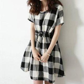 Plaid Tie-waist Short-sleeve Dress