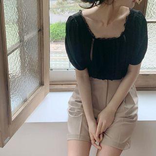 Puff-sleeve Ruffled Blouse / High-waist Shorts