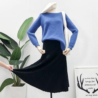Dip-back Knit Top / High-waist Midi Skirt