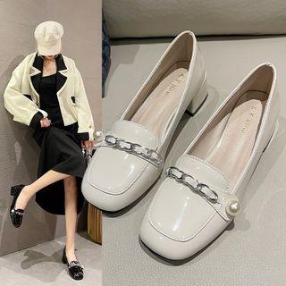 Chain Accent Pumps