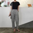 Short-sleeve Cropped T-shirt / Gingham Tapered Pants