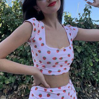 Short Sleeve Strawberry Print Crop Top