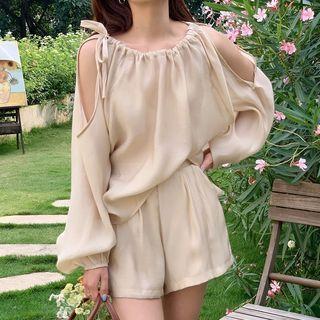 Set: Balloon-sleeve Cold-shoulder Blouse + Shorts