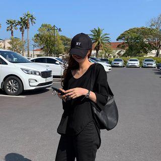 Scoop-neck Dip-back T-shirt Black - One Size