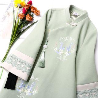 Bird Embroidered Buttoned Cheongsam Coat