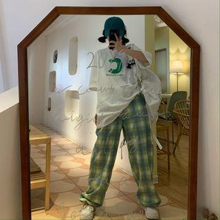 Set: Loose-fit T-shirt + Check Pants