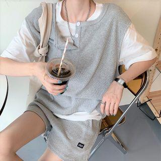 Elbow-sleeve T-shirt / Buttoned Vest / Wide-leg Shorts