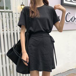 Set: Crew-neck Short-sleeve T-shirt + Side Tie A-line Skirt